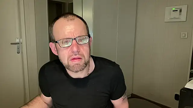 FABIOGLASSES online show from February 24, 10:30 pm