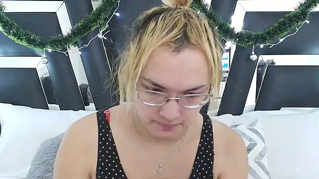 Snapshot of katya_kozlov chatting on December 4, 3:15 am katya kozlov online show from December 4, 3:15 am