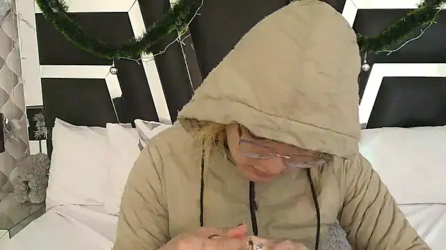 Snapshot of katya_kozlov chatting on January 14, 2:29 am katya kozlov online show from January 14, 2:29 am