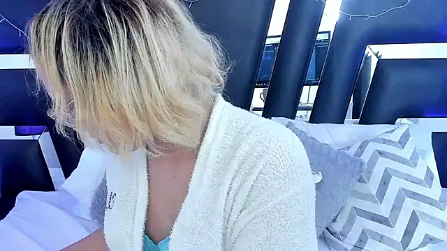 Snapshot of katya_kozlov chatting on February 24, 3:33 am katya kozlov online show from February 24, 3:33 am