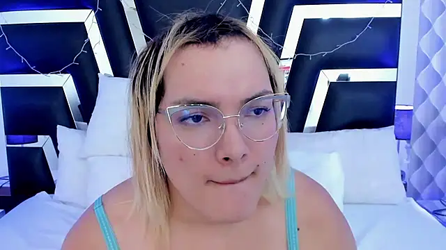 Snapshot of katya_kozlov chatting on March 6, 6:41 am katya kozlov online show from March 6, 6:41 am