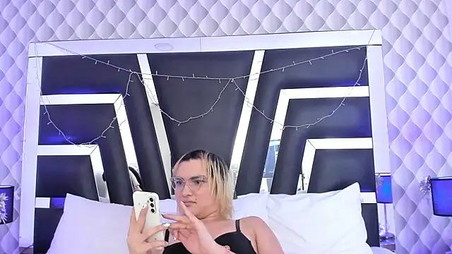 Snapshot of katya_kozlov chatting on March 16, 6:09 am katya kozlov online show from March 16, 6:09 am