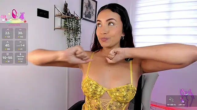 aisha es online show from July 13, 7:27 pm