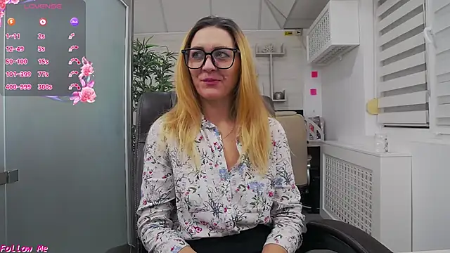 Snapshot of EllaMilf_ chatting on January 15, 3:05 pm EllaMilf online show from January 15, 3:05 pm