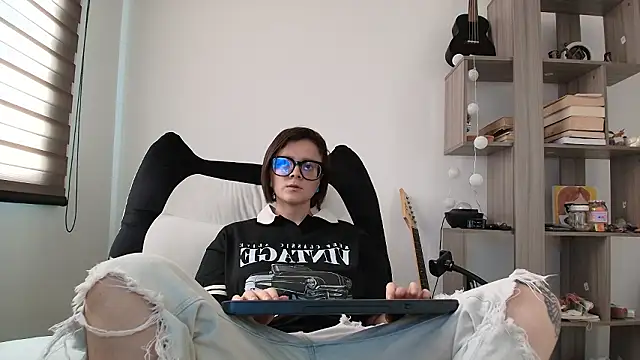 Arya starrk online show from February 3, 2:33 pm