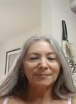 EvaRobinson online show from September 19, 5:24 pm