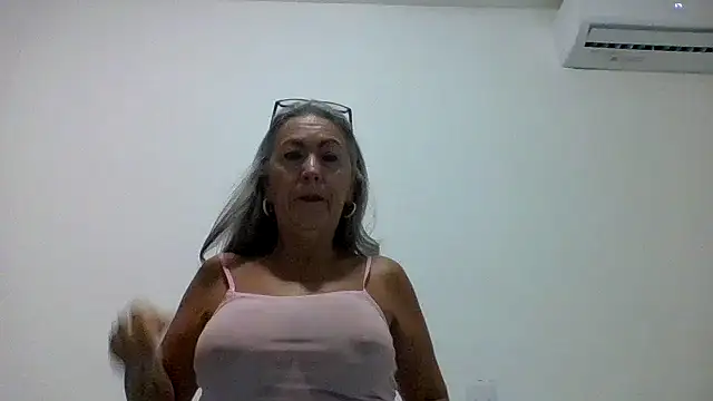 Snapshot of EvaRobinson chatting on July 25, 11:08 am EvaRobinson online show from July 25, 11:08 am