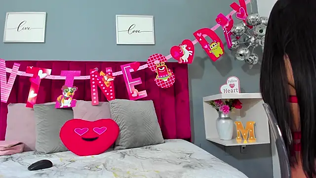 MauraGray online show from February 14, 8:15 pm