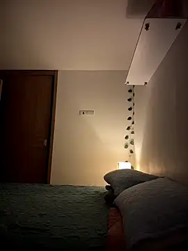 ShelbyHagen online show from March 30, 11:50 pm