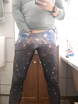 Snapshot of feathersify chatting on November 3, 6:47 am feathersify online show from November 3, 6:47 am