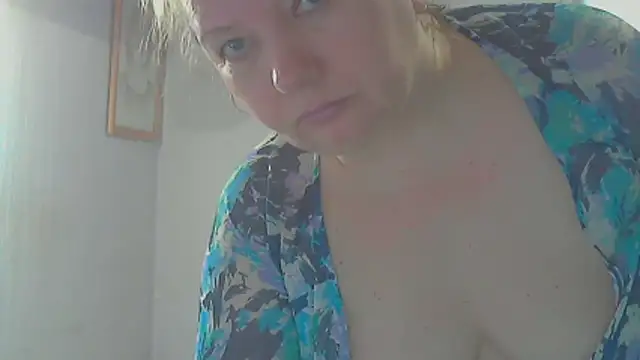 Snapshot of Lusi-777 chatting on April 12, 9:03 am Lusi-777 online show from April 12, 9:03 am