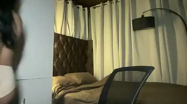 Snapshot of Lilly_cruz chatting on December 20, 7:07 pm Lilly cruz online show from December 20, 7:07 pm