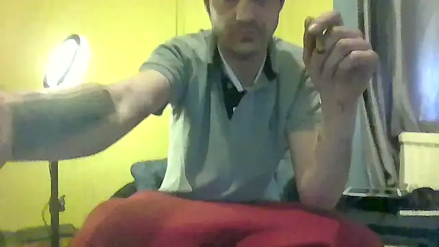 Snapshot of ThatGuyNextDoor1992 chatting on February 22, 2:41 pm ThatGuyNextDoor1992 online show from February 22, 2:41 pm