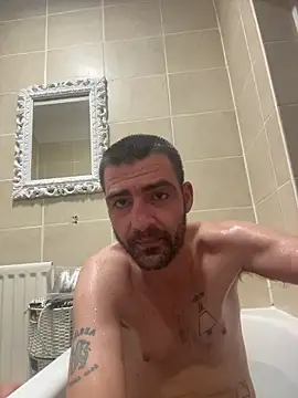 Snapshot of ThatGuyNextDoor1992 chatting on November 10, 10:31 pm ThatGuyNextDoor1992 online show from November 10, 10:31 pm