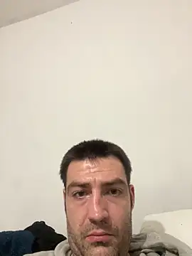 Snapshot of ThatGuyNextDoor1992 chatting on February 7, 8:29 am ThatGuyNextDoor1992 online show from February 7, 8:29 am