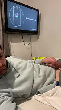 Snapshot of ThatGuyNextDoor1992 chatting on February 14, 8:33 am ThatGuyNextDoor1992 online show from February 14, 8:33 am