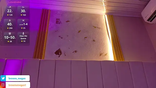 Snapshot of Megan_browns1 chatting on February 24, 1:09 pm Megan browns1 online show from February 24, 1:09 pm