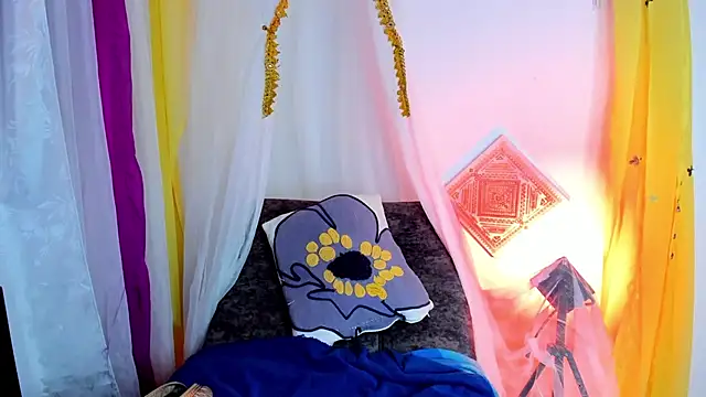 sophiaamethystt online show from November 13, 4:39 pm