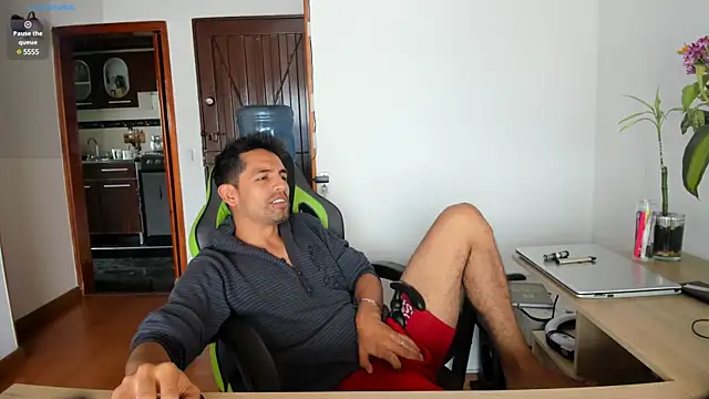 Snapshot of EuphoriaBoys chatting on December 15, 7:42 pm EuphoriaBoys online show from December 15, 7:42 pm