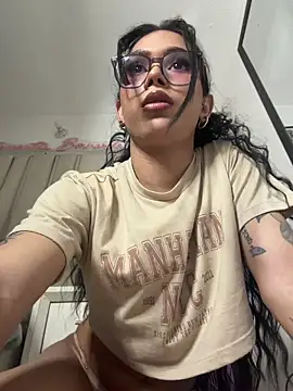 Samantha Bernardo online show from June 13, 4:32 am