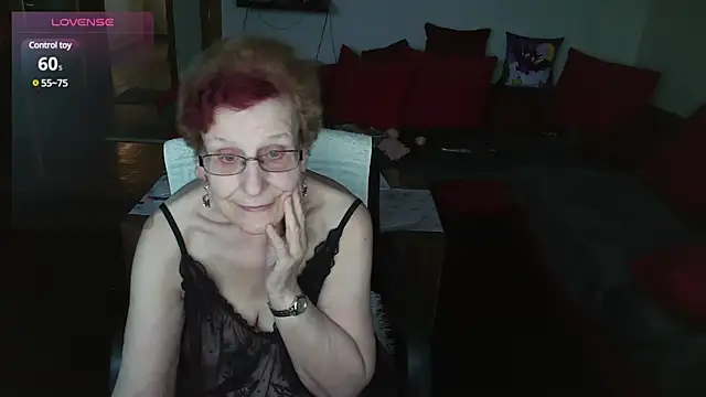 HeisseomaOriginal online show from February 6, 8:18 am