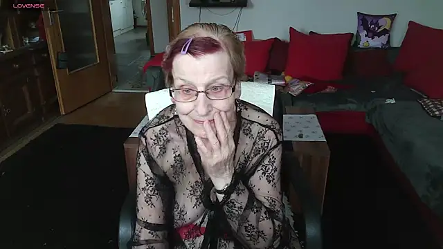 HeisseomaOriginal online show from March 17, 8:17 am