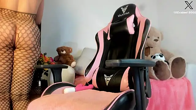 Snapshot of eval_lee18 chatting on January 26, 1:41 am eval lee18 online show from January 26, 1:41 am