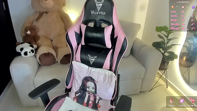 Snapshot of eval_lee18 chatting on March 11, 11:04 pm eval lee18 online show from March 11, 11:04 pm