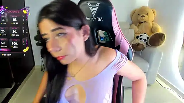 Snapshot of eval_lee18 chatting on October 7, 3:04 am eval lee18 online show from October 7, 3:04 am