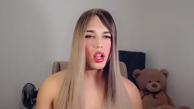 Snapshot of BIGCOCKMIA chatting on September 18, 5:15 pm BIGCOCKMIA online show from September 18, 5:15 pm