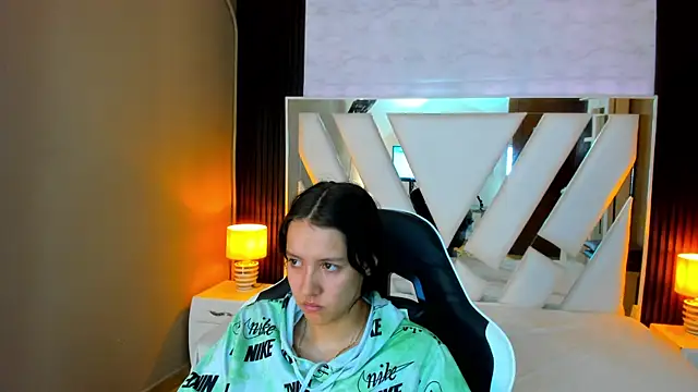 Linda4Petite online show from November 2, 12:51 pm