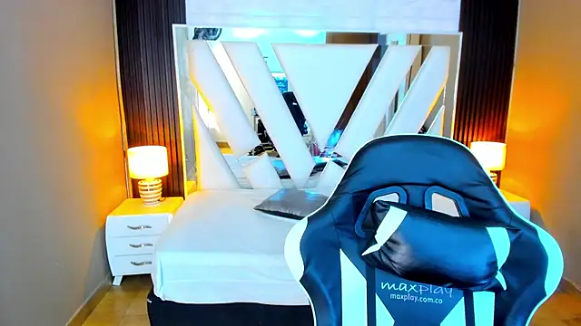 Linda4Petite online show from November 5, 6:08 pm