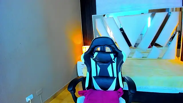 Linda4Petite online show from January 14, 6:35 pm