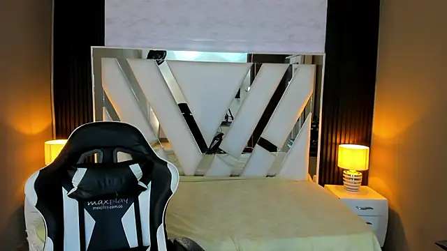 Linda4Petite online show from February 14, 7:10 pm