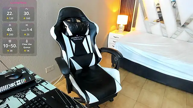 Linda4Petite online show from March 11, 6:03 pm