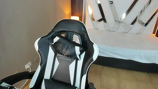 Linda4Petite online show from April 21, 6:01 pm