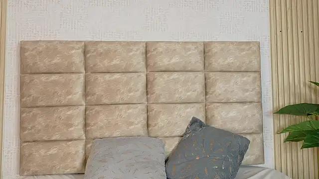 CameronCollins  online show from April 11, 7:07 pm