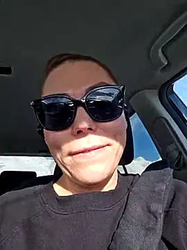 Ellie-L-Elizabeth online show from February 19, 2:34 pm