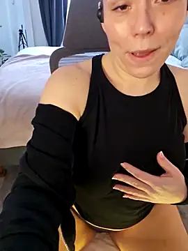 Ellie-L-Elizabeth online show from March 6, 6:48 pm