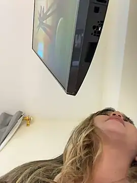 lunablossom  online show from December 20, 12:19 am