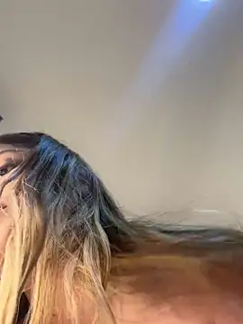 lunablossom  online show from January 7, 5:22 am