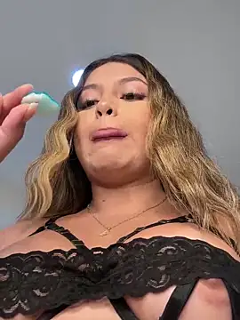 lunablossom  online show from January 14, 9:51 pm