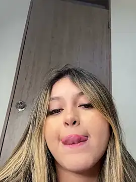 lunablossom  online show from January 28, 1:29 am