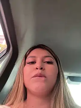 lunablossom  online show from March 20, 9:13 pm