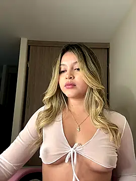 lunablossom  online show from September 24, 11:52 pm