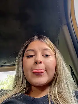 lunablossom  online show from October 1, 8:15 pm