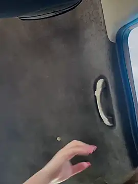 lunablossom  online show from October 12, 8:30 pm