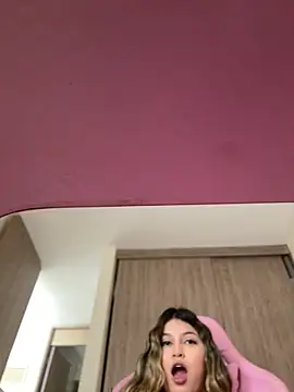 lunablossom  online show from December 21, 6:04 pm