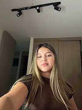 lunablossom  online show from March 31, 3:19 am