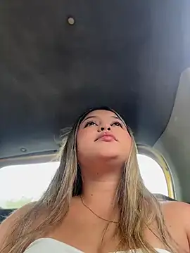 lunablossom  online show from July 12, 8:55 pm